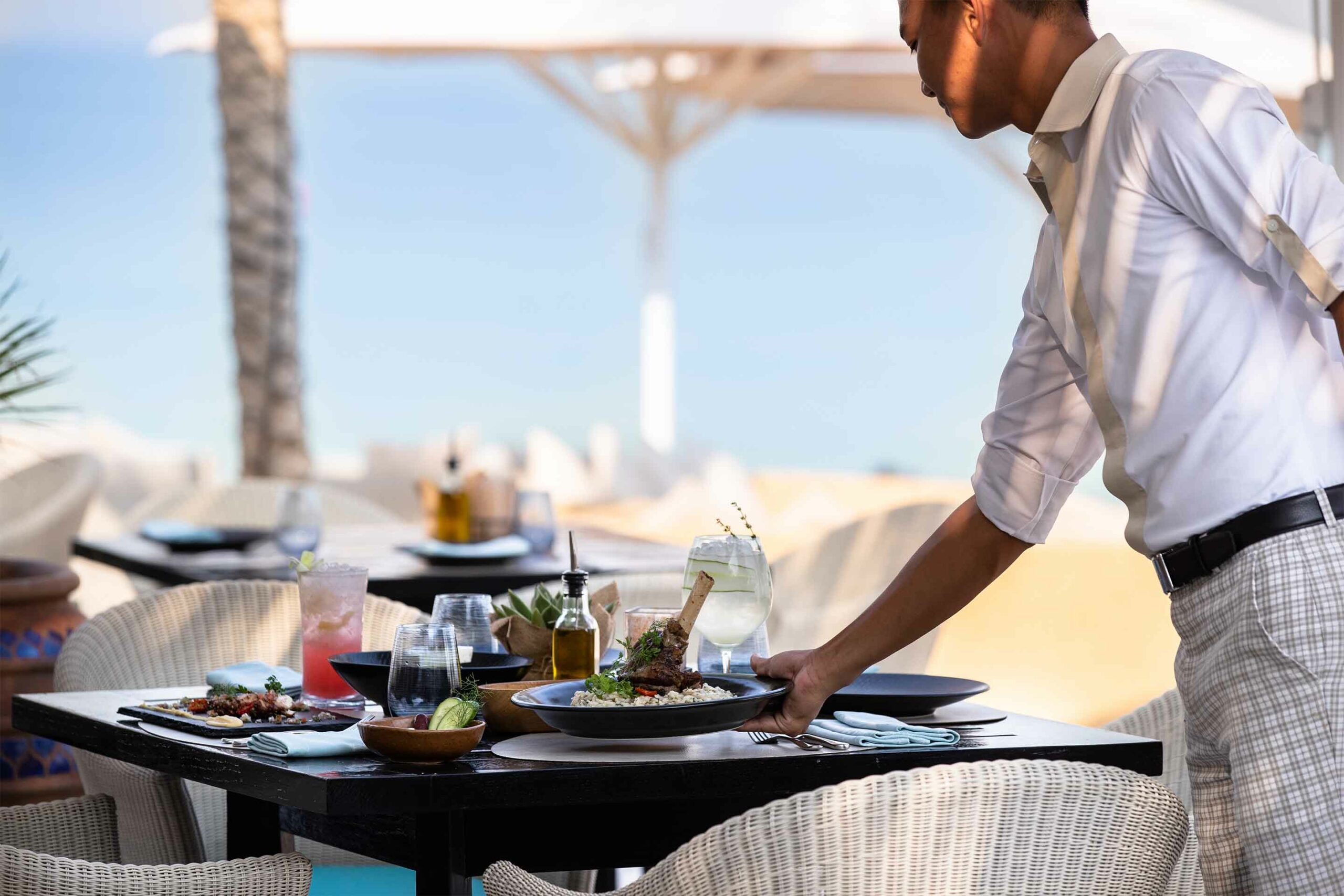 outdoor dining in Dubai