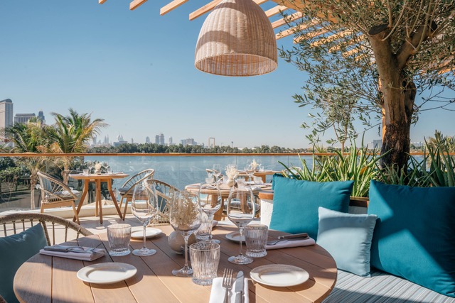 outdoor dining in Dubai