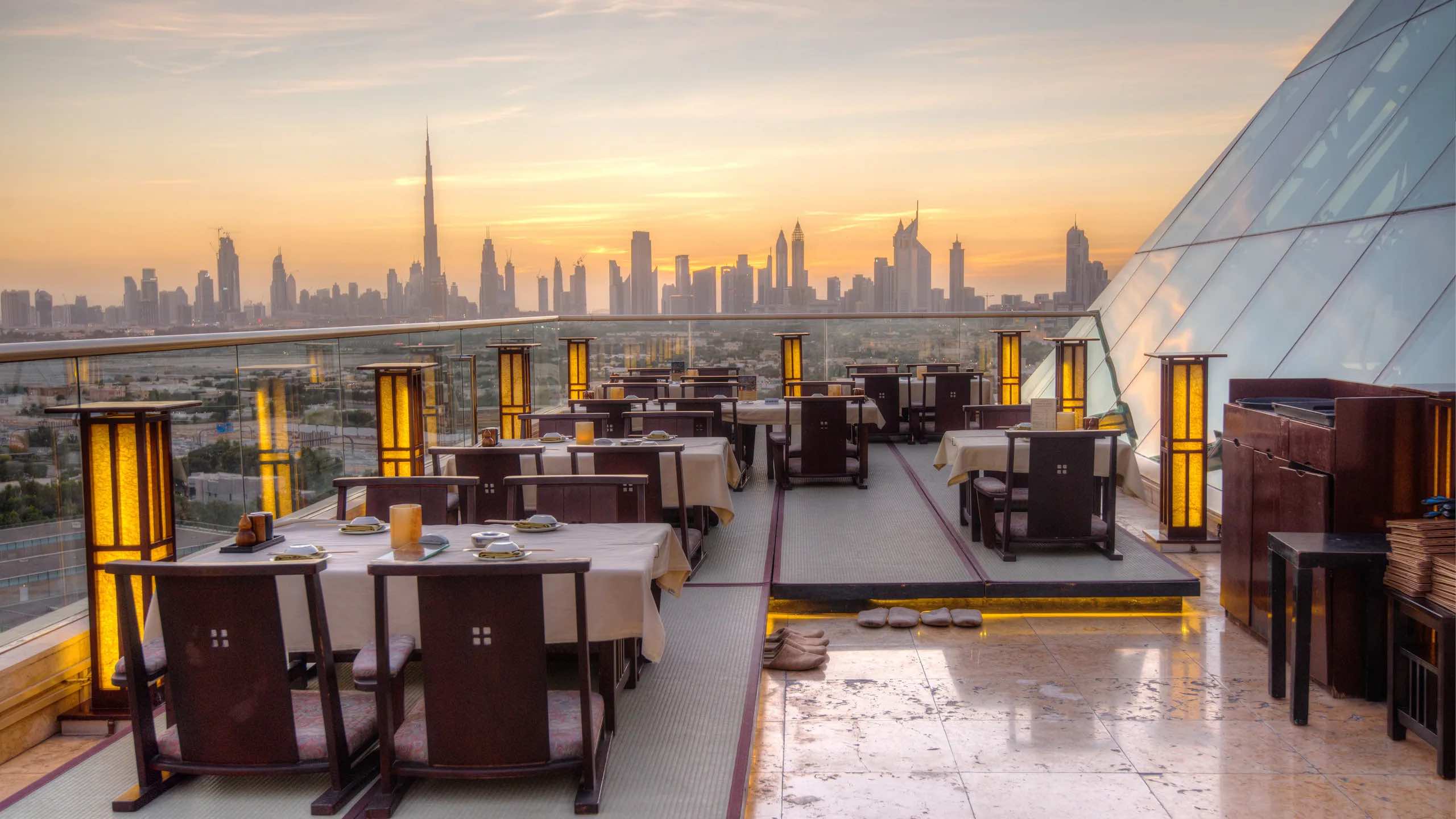 outdoor dining in Dubai