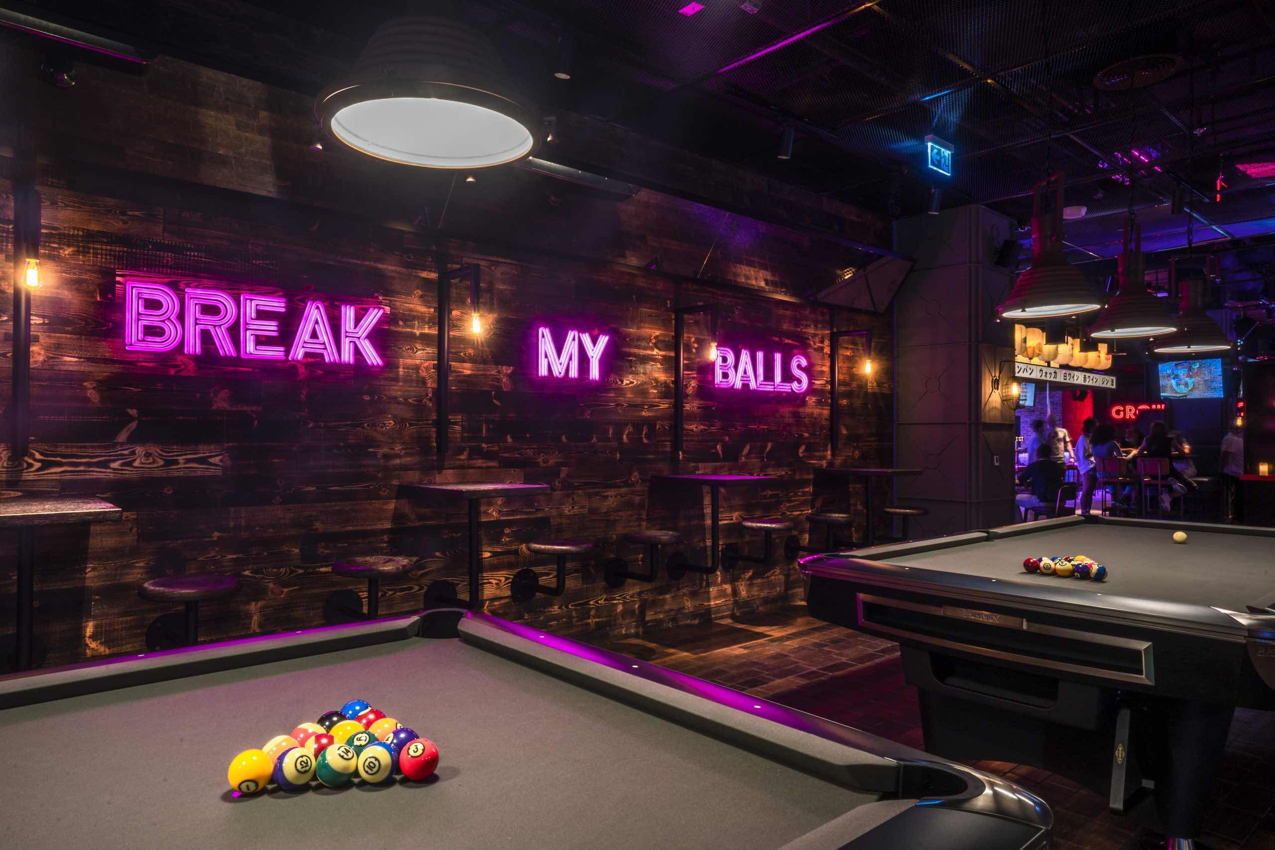 entertainment bars in Dubai