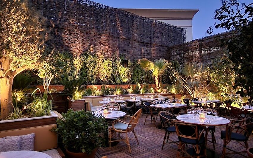 outdoor dining in Dubai