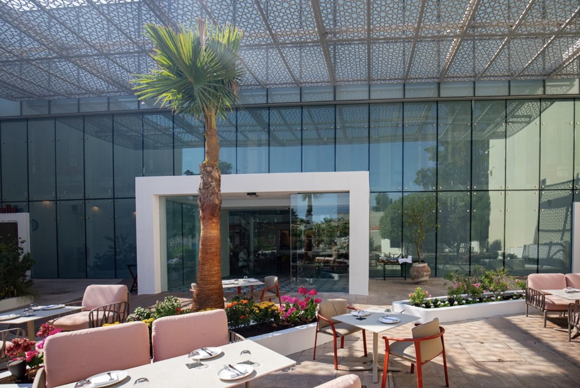 outdoor dining in Abu Dhabi